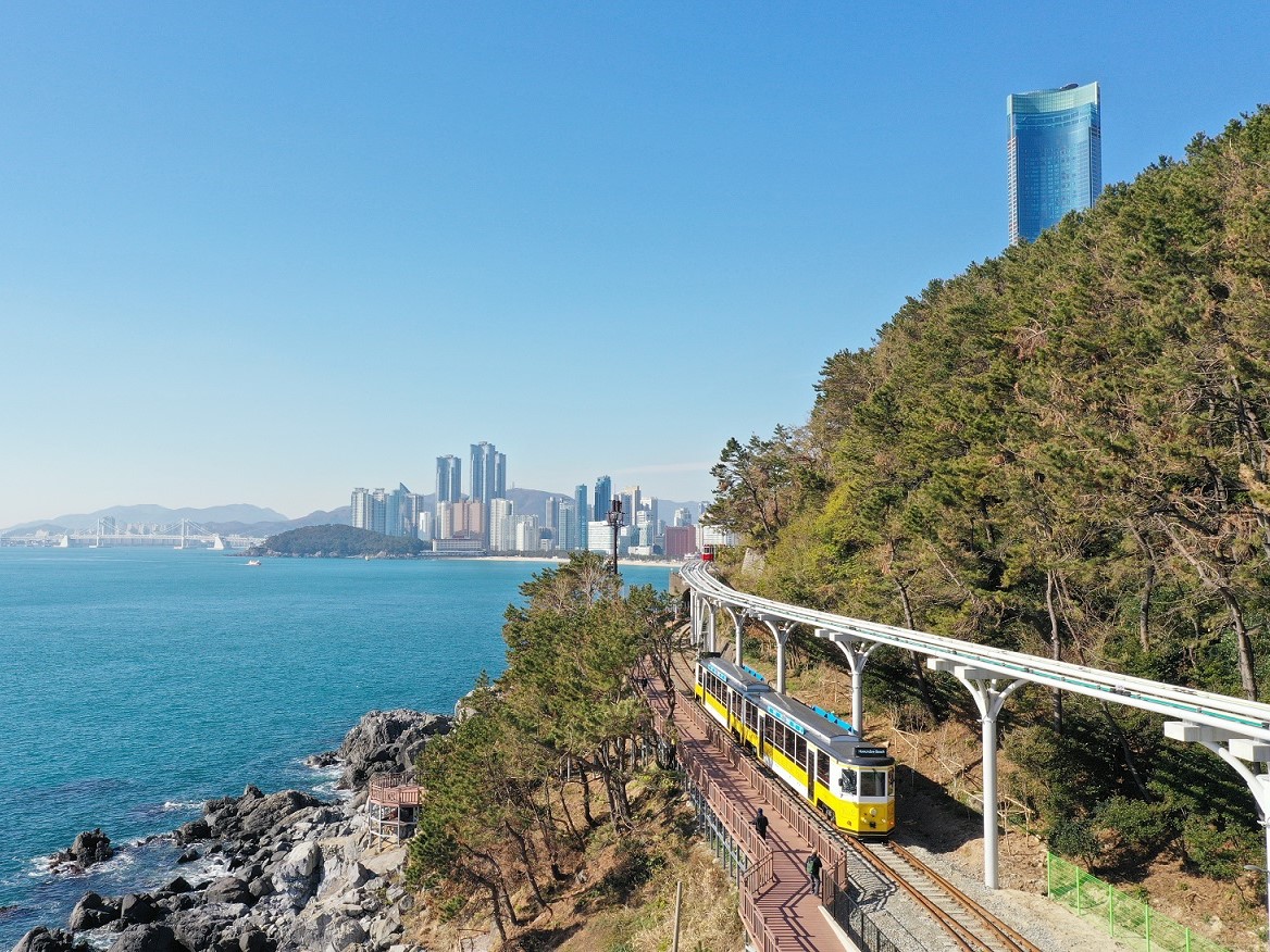 ヴィーナストラベル下関営業所 海雲台ブルーライン海岸列車と機張市場＆国際市場