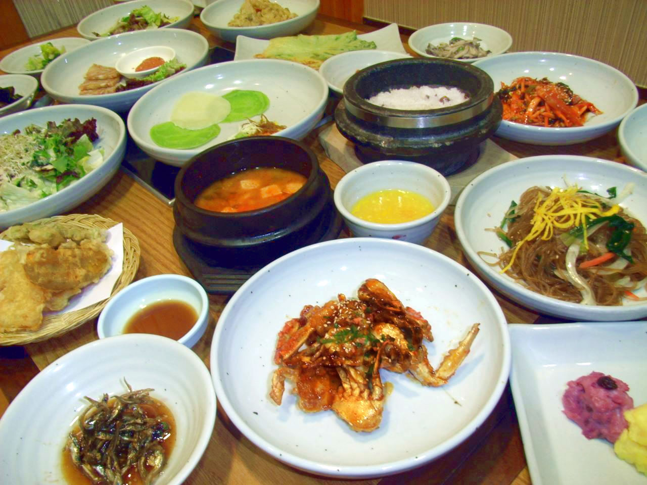 伝統の韓定食２０種類